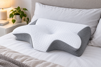 Almohada mariposa ergonomica Alazul sobre la cama, ambiente de dormitorio